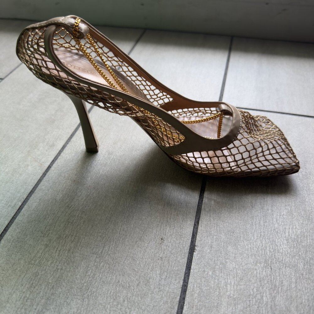 NWT BOTTEGA VENETA BEIGE STRETCH MESH PUMP - Picture 11 of 15